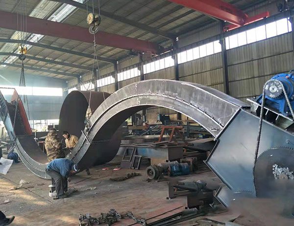 可彎曲刮板輸送機(jī)按工作原理計(jì)算彎度不大于多少！